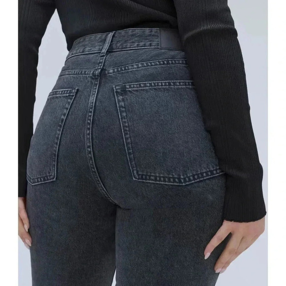 Everlane The Curvy 90’s Cheeky Straight Jean size 28 in washed black NWT - Picture 2 of 9